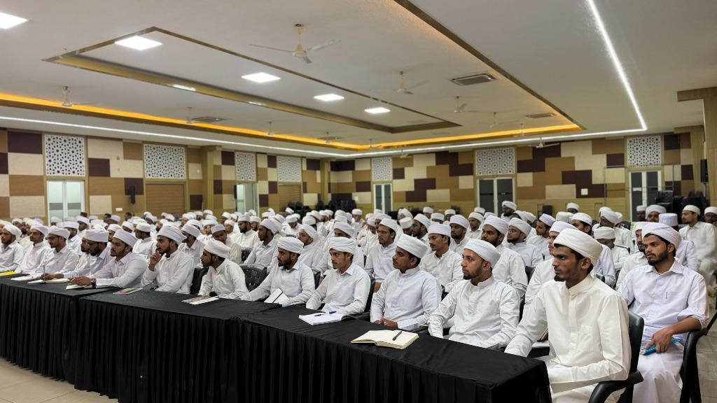 حضور علمي وطلابي واسع في ورشة المعرفة بكلية أصول الدين بجامعة مركز الثقافة السنية